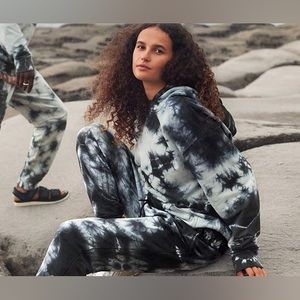 Lululemon tracksuit 4